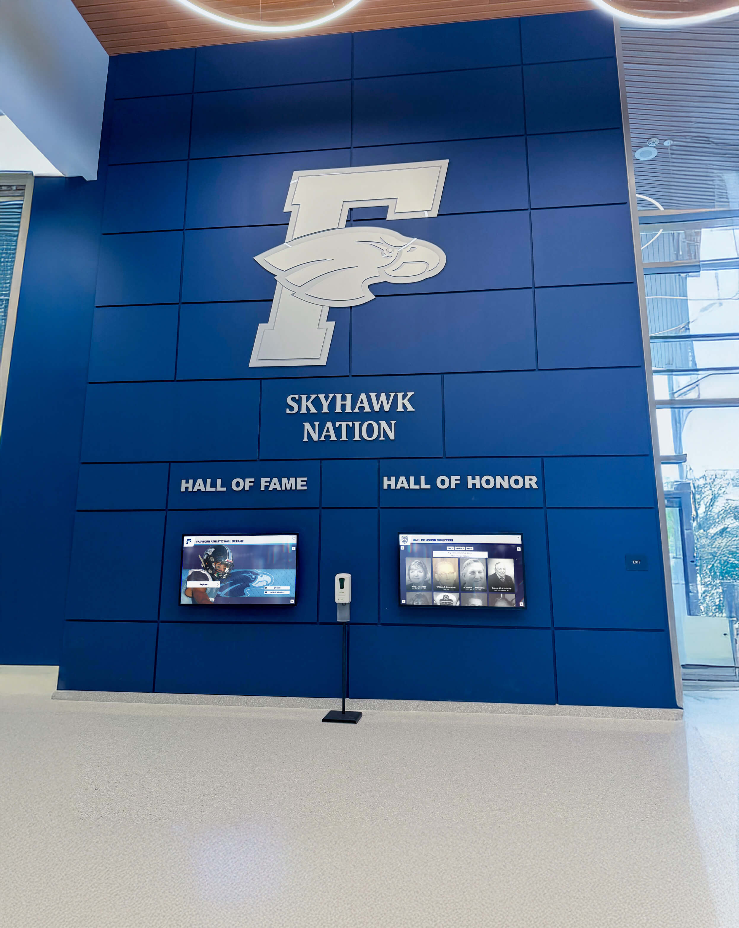 Recognition display wall